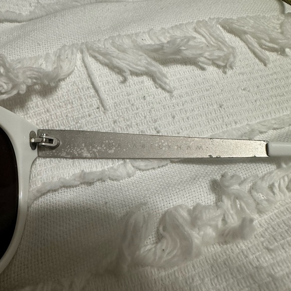 White sunglasses - Picture 4 of 7